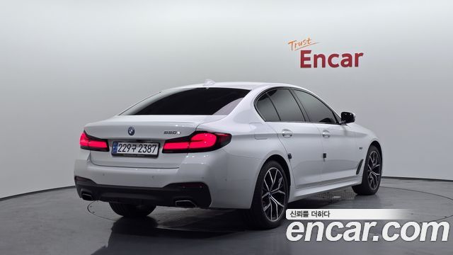 BMW 5-Series G30 530e M Sport - фото 1