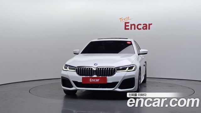 BMW 5-Series G30 530e M Sport - фото 2