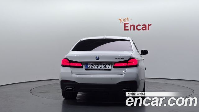 BMW 5-Series G30 530e M Sport - фото 3