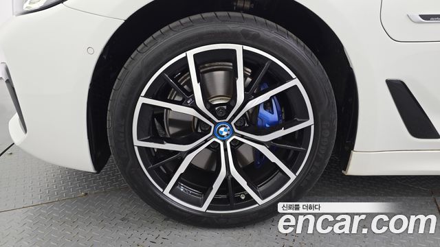 BMW 5-Series G30 530e M Sport - фото 4