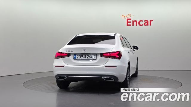 Mercedes-Benz A-Class W177 A200d Sedan - фото 3