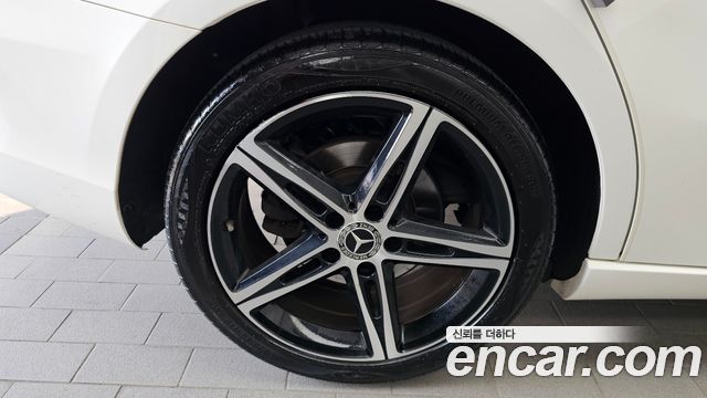 Mercedes-Benz A-Class W177 A250 4MATIC Sedan - фото 4