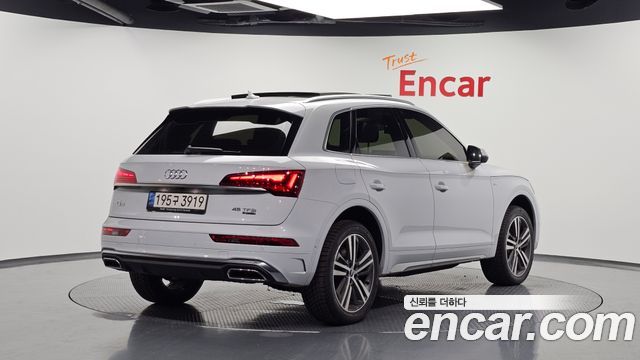 Audi Q5 FY 45 TFSI Quattro Premium - фото 1