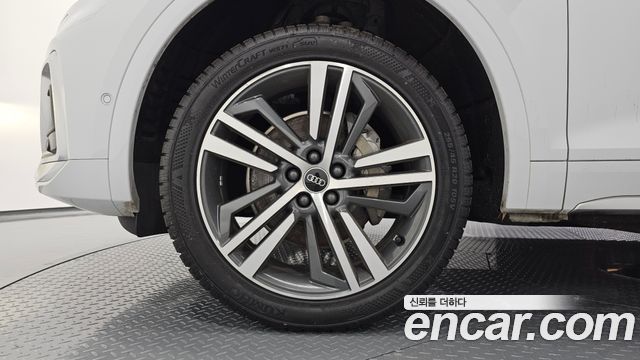 Audi Q5 FY 45 TFSI Quattro Premium - фото 4