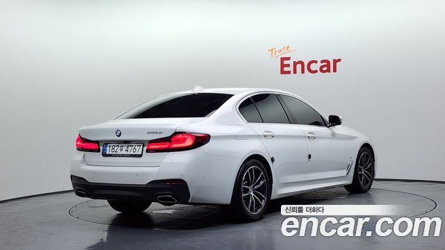 BMW 5-Series G30 523d M Sport - фото 1