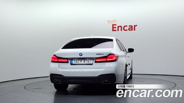 BMW 5-Series G30 523d M Sport - фото 3