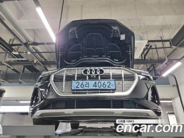 Audi e-tron 55 Quattro Sportback - фото 0