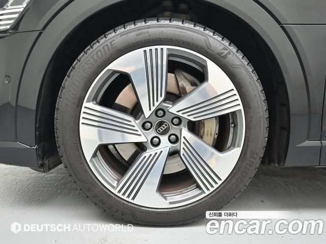 Audi e-tron 55 Quattro Sportback - фото 4