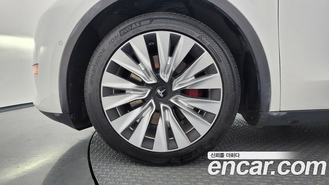 Tesla Model Y Long Range AWD - фото 4
