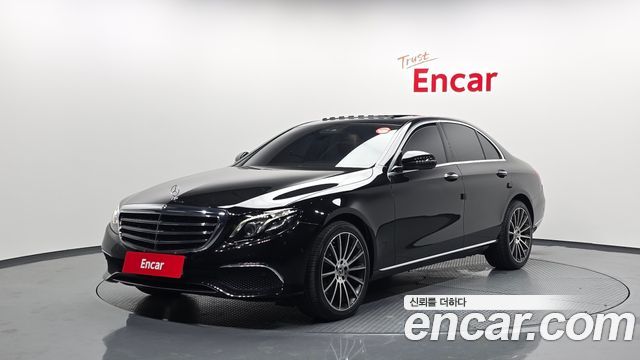 Mercedes-Benz E-Class W213 E220d Exclusive - фото 0
