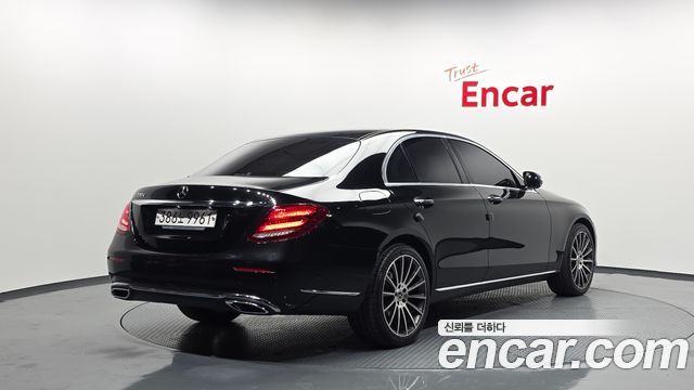 Mercedes-Benz E-Class W213 E220d Exclusive - фото 1