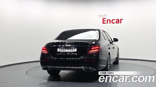 Mercedes-Benz E-Class W213 E220d Exclusive - фото 3