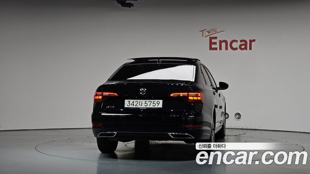 Volkswagen Jetta 7-го поколения 1.4 TSI Prestige - фото 3