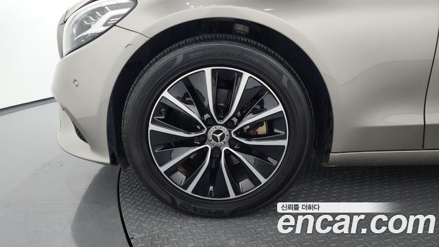Mercedes-Benz C-Class W205 C200 - фото 4