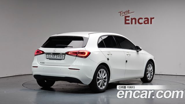 Mercedes-Benz A-Class W177 A220 Hatchback - фото 0