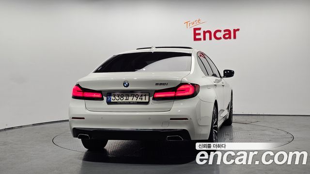 BMW 5-Series G30 530i Luxury - фото 2