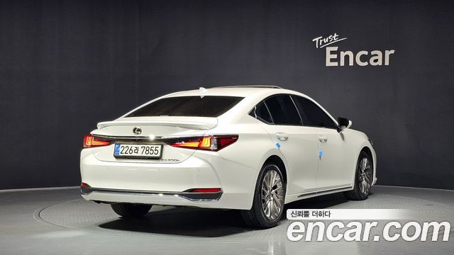 Lexus ES 7-го поколения Luxury Plus - фото 1
