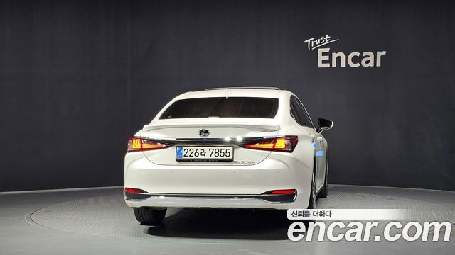 Lexus ES 7-го поколения Luxury Plus - фото 3