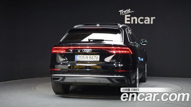Audi Q8 45 TDI Quattro Premium - фото 3