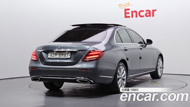 Mercedes-Benz E-Class W213 E300 Exclusive - фото 1