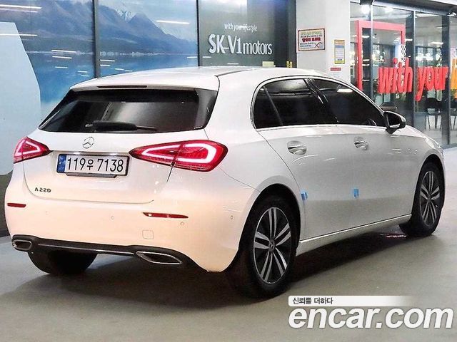 Mercedes-Benz A-Class W177 A220 Hatchback - фото 3