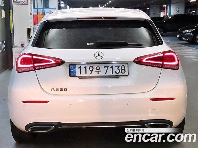 Mercedes-Benz A-Class W177 A220 Hatchback - фото 4