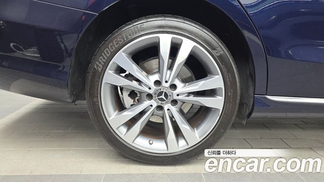 Mercedes-Benz C-Class W205 C220 d 4MATIC - фото 4