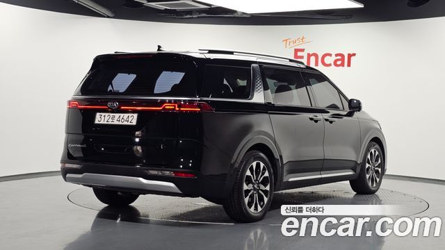 Kia Carnival 4-го поколения 9-Seater Signature - фото 1