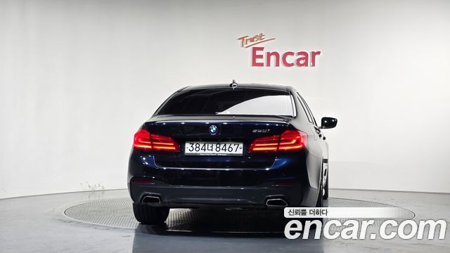 BMW 5-Series G30 520i M Sport - фото 3