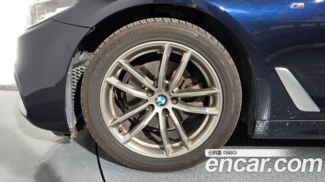 BMW 5-Series G30 520i M Sport - фото 4