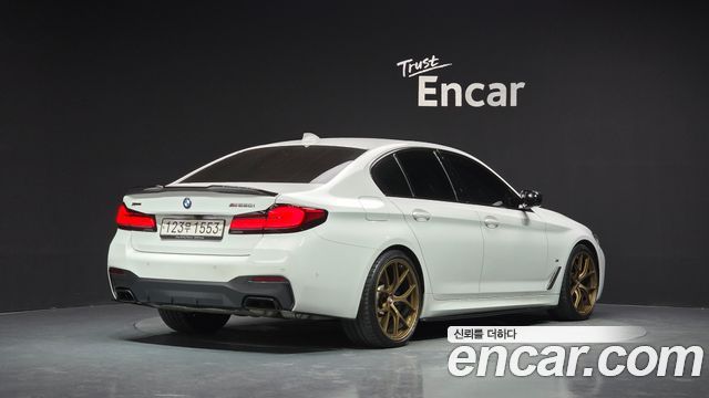 BMW 5-Series G30 M550i xDrive - фото 0