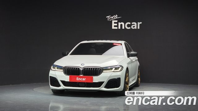 BMW 5-Series G30 M550i xDrive - фото 1