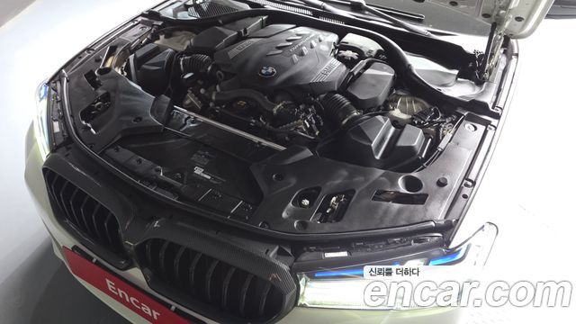 BMW 5-Series G30 M550i xDrive - фото 4