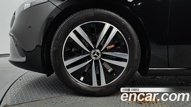 Mercedes-Benz A-Class W177 A220 Sedan - фото 3