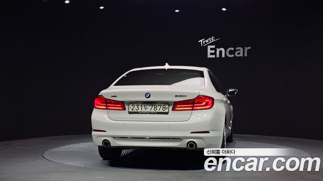 BMW 5-Series G30 530i xDrive Luxury Plus - фото 3