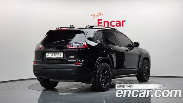 Jeep Cherokee KL 2.4 Longitude High AWD - фото 1