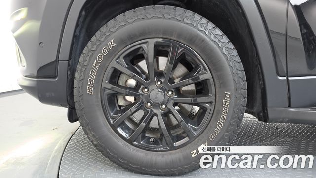 Jeep Cherokee KL 2.4 Longitude High AWD - фото 4