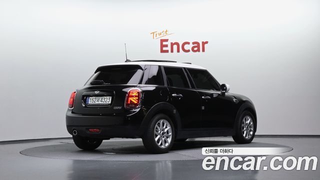 Mini Cooper 5Door HIGH 3rd - фото 1
