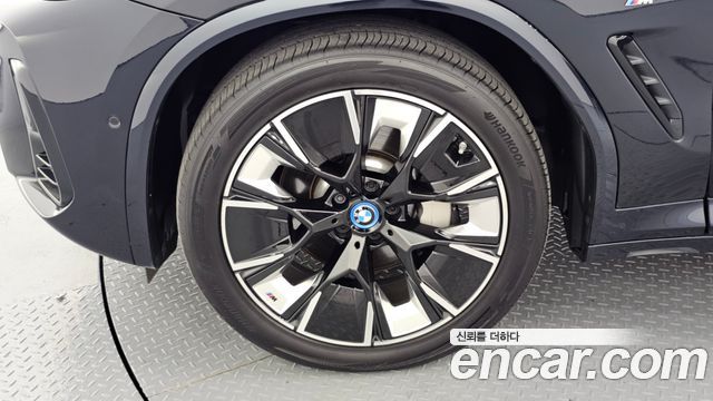 BMW iX3 M Sports - фото 4