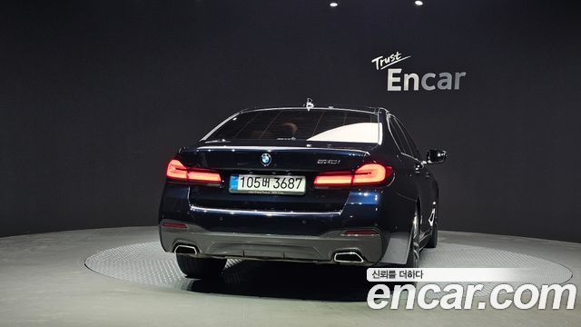 BMW 5-Series G30 520i M Sport - фото 3