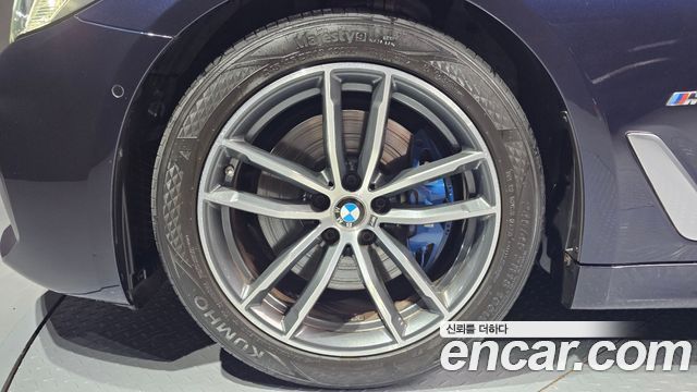 BMW 5-Series G30 520i M Sport - фото 4