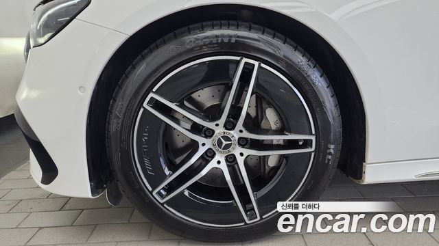 Mercedes-Benz E-Class W214 E300 4MATIC AMG Line - фото 4