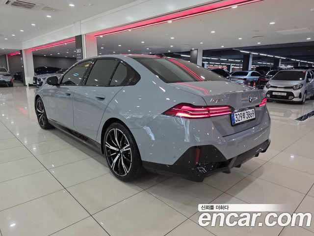 BMW 5-Series G60 530i xDrive M Sport - фото 1