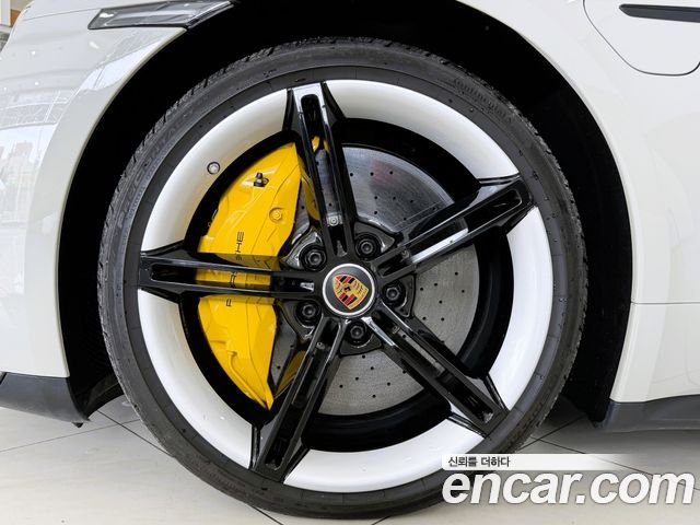 Porsche Taycan Turbo S - фото 4