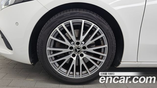 Mercedes-Benz A-Class W177 A250 4MATIC Sedan - фото 4