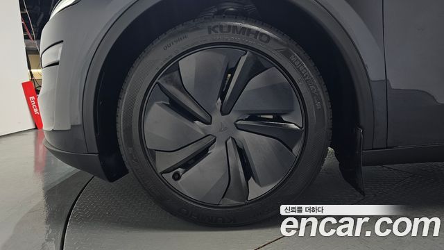 Tesla Model Y Long Range AWD - фото 3