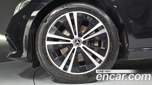 Mercedes-Benz E-Class W213 E250 Avantgarde - фото 4