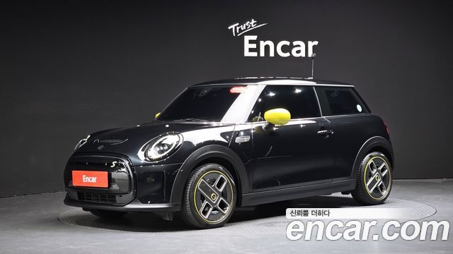 Mini Cooper SE Electric 3rd - фото 0