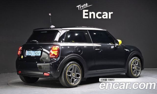 Mini Cooper SE Electric 3rd - фото 0