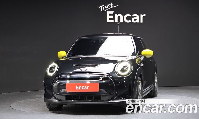 Mini Cooper SE Electric 3rd - фото 1